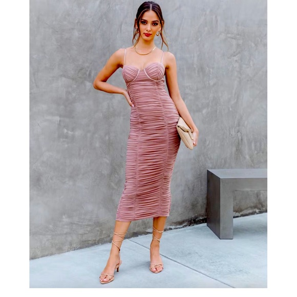 Beautiful dress,  no longer available sold out - Picture 3 of 7